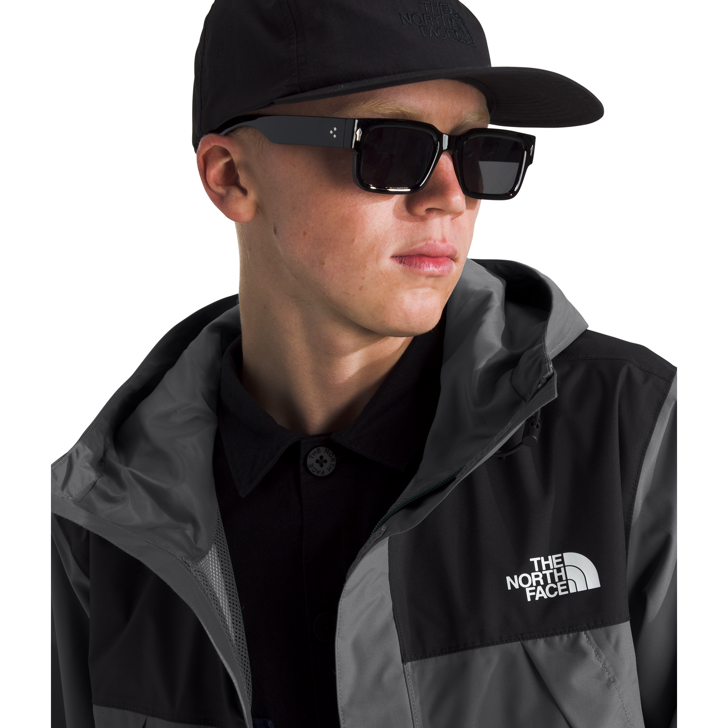 #color_smoked-pearl-tnf-black