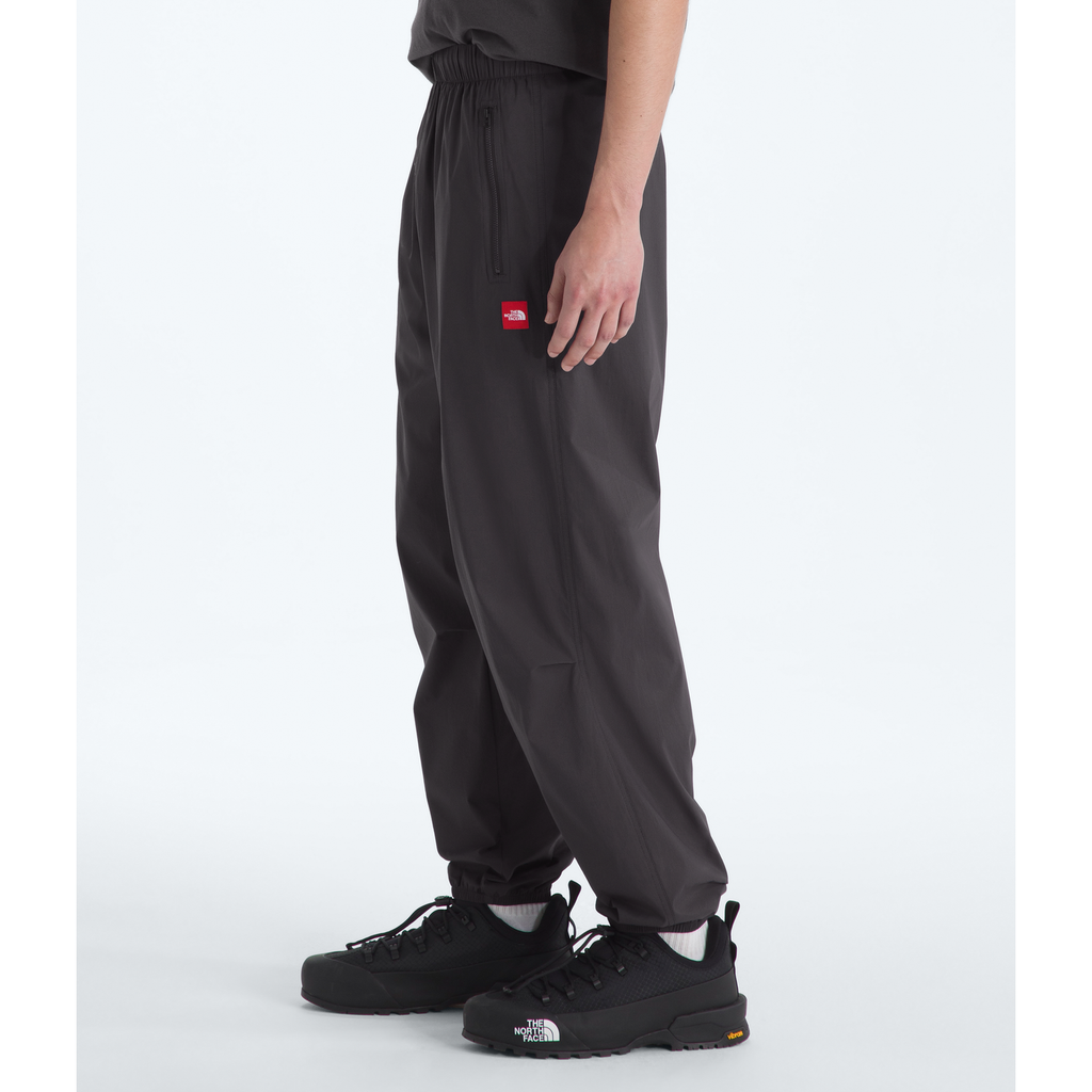 The North Face Men's Red Box Packable Wind Pants in Obsidian