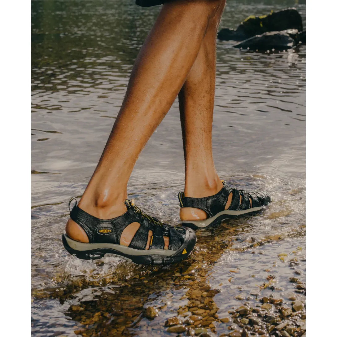 Keen Men's Newport H2 in Black Steel Grey