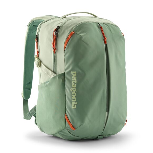 patagonia green backpack Refugio Day Pack 26L Gem A hydrophobic back panel and shoulder straps prevent water absorption Patagonia Refugio Daypack 26L in
