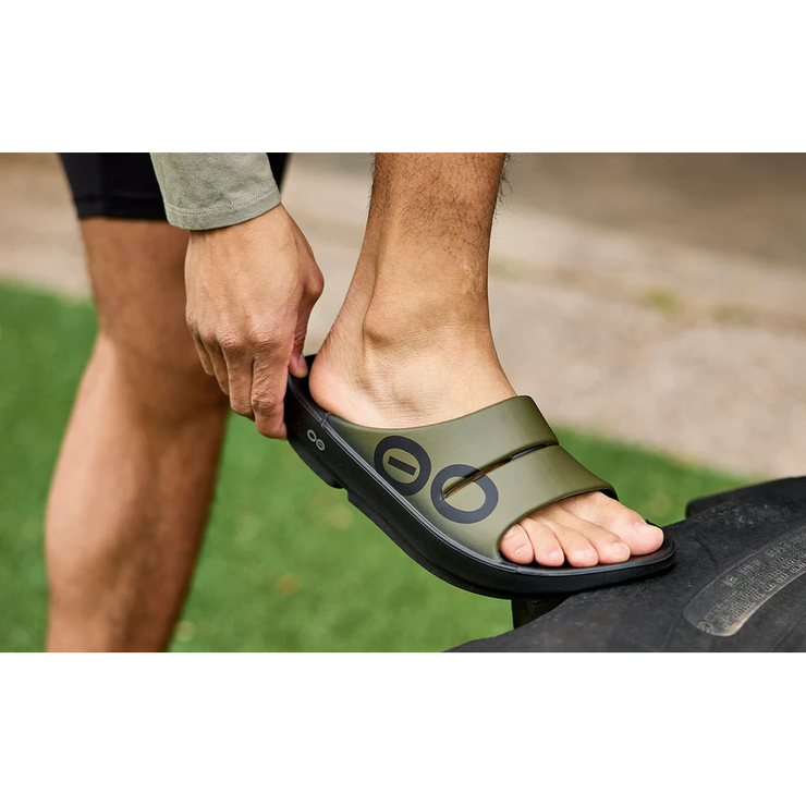 OOFOS Unisex OOahh Sports Sandals in Tactical Green  Men&