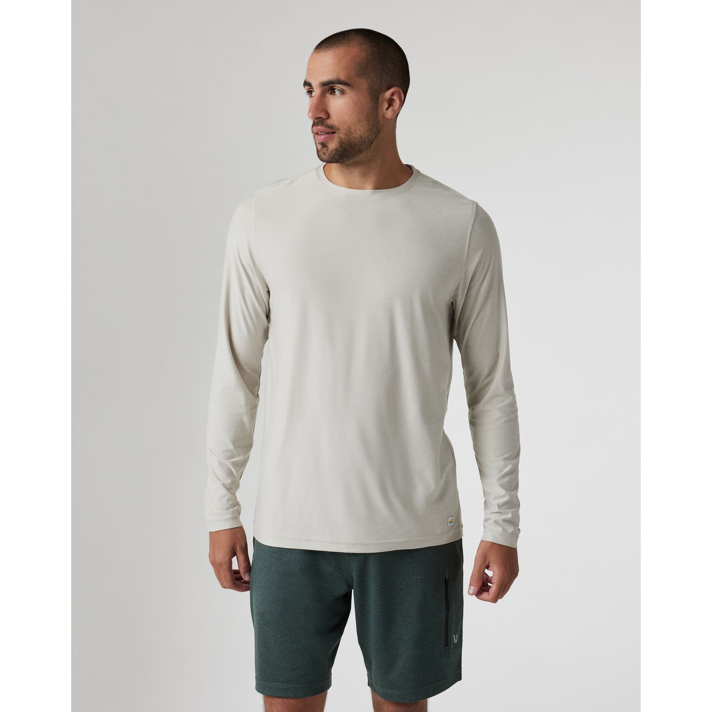 Vuori Men's Long Sleeve Strato Tech Tee in Salt Heather  Men's Apparel