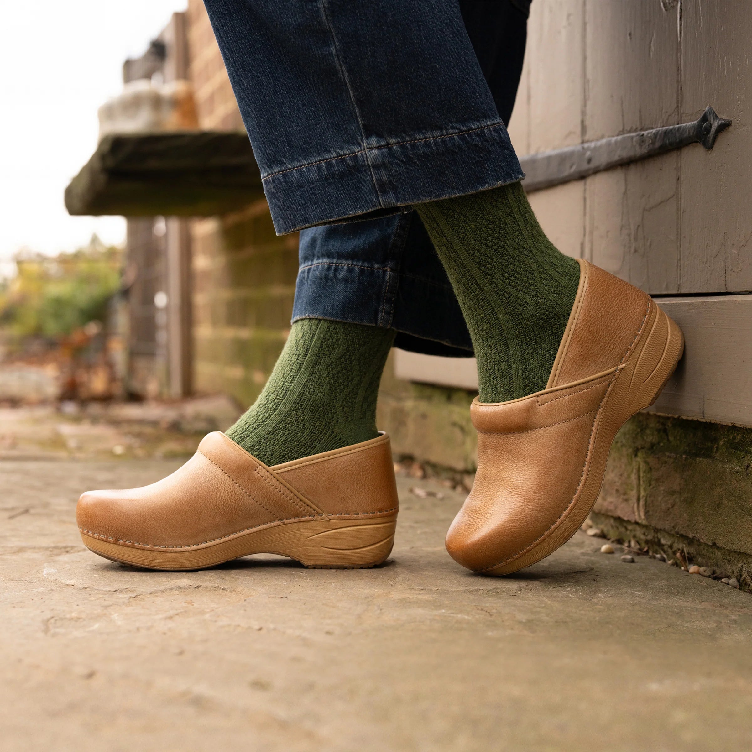 #color_honey-distressed-clog