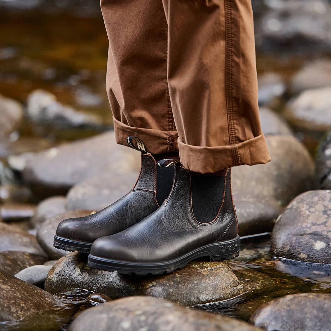 Blundstone Classics 2440 Chelsea Boot in Vintage Brown