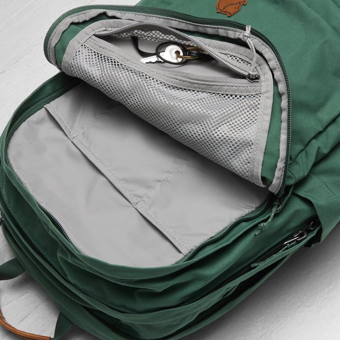 Fjallraven Kanken Raven 28L in Port