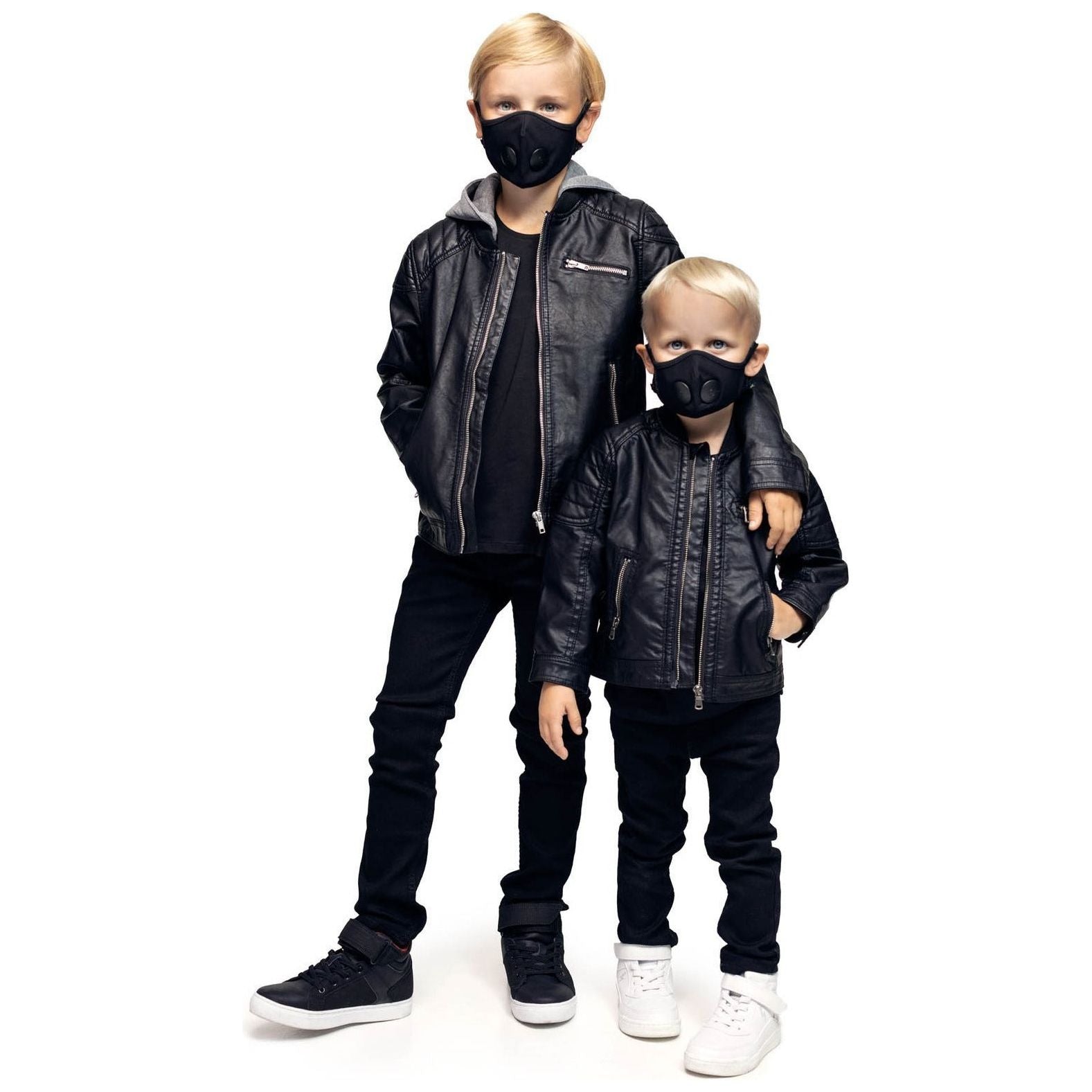 Airinum Urban Air Mask 2.0 in Onyx Black  Accessories