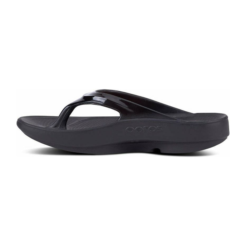 OOFOS Women's OOlala Thong Sandal in Black  Women's Footwear