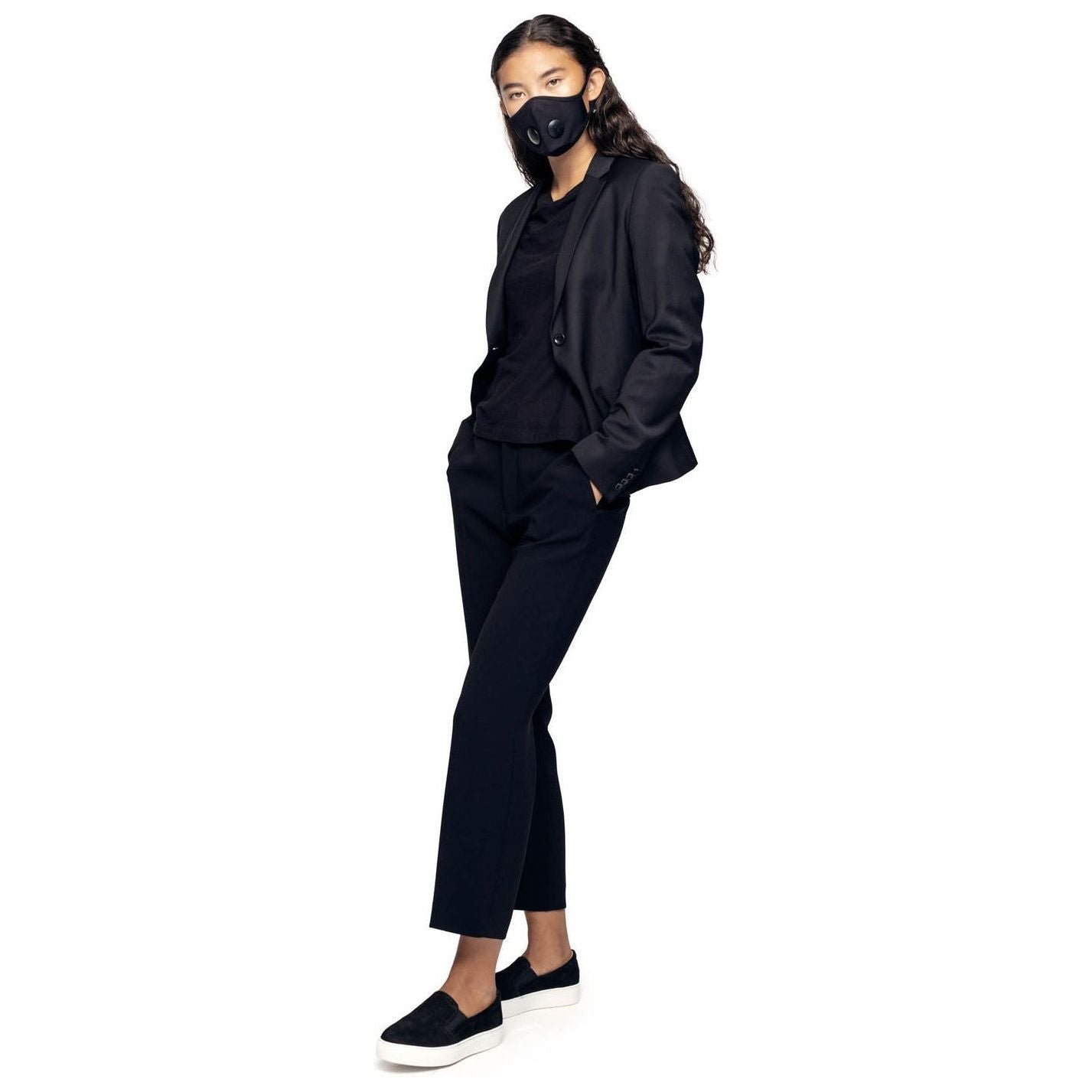 Airinum Urban Air Mask 2.0 in Onyx Black  Accessories