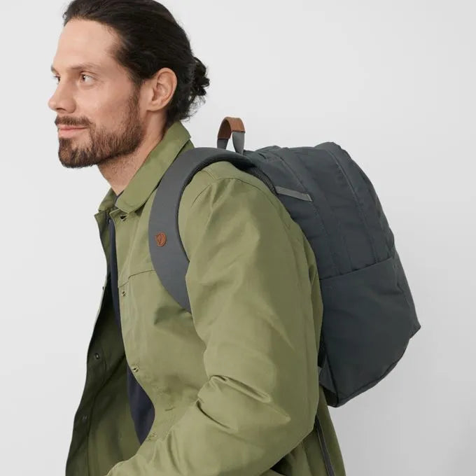 Fjallraven Raven 20L in Basalt